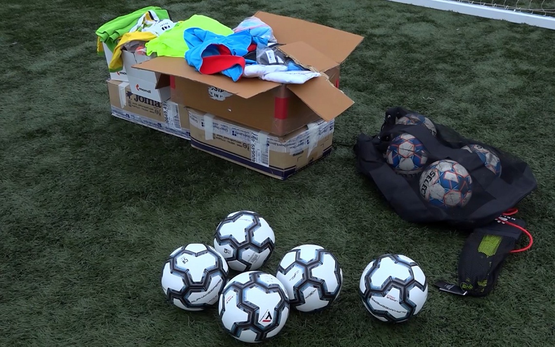 Пензенский футбольный клуб «Зенит» решил помочь детской команде из Пологовского района Запорожской области